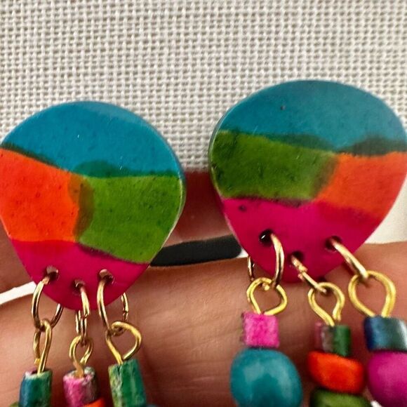 Multi colored dangling clip on earrings - Picture 9 of 11